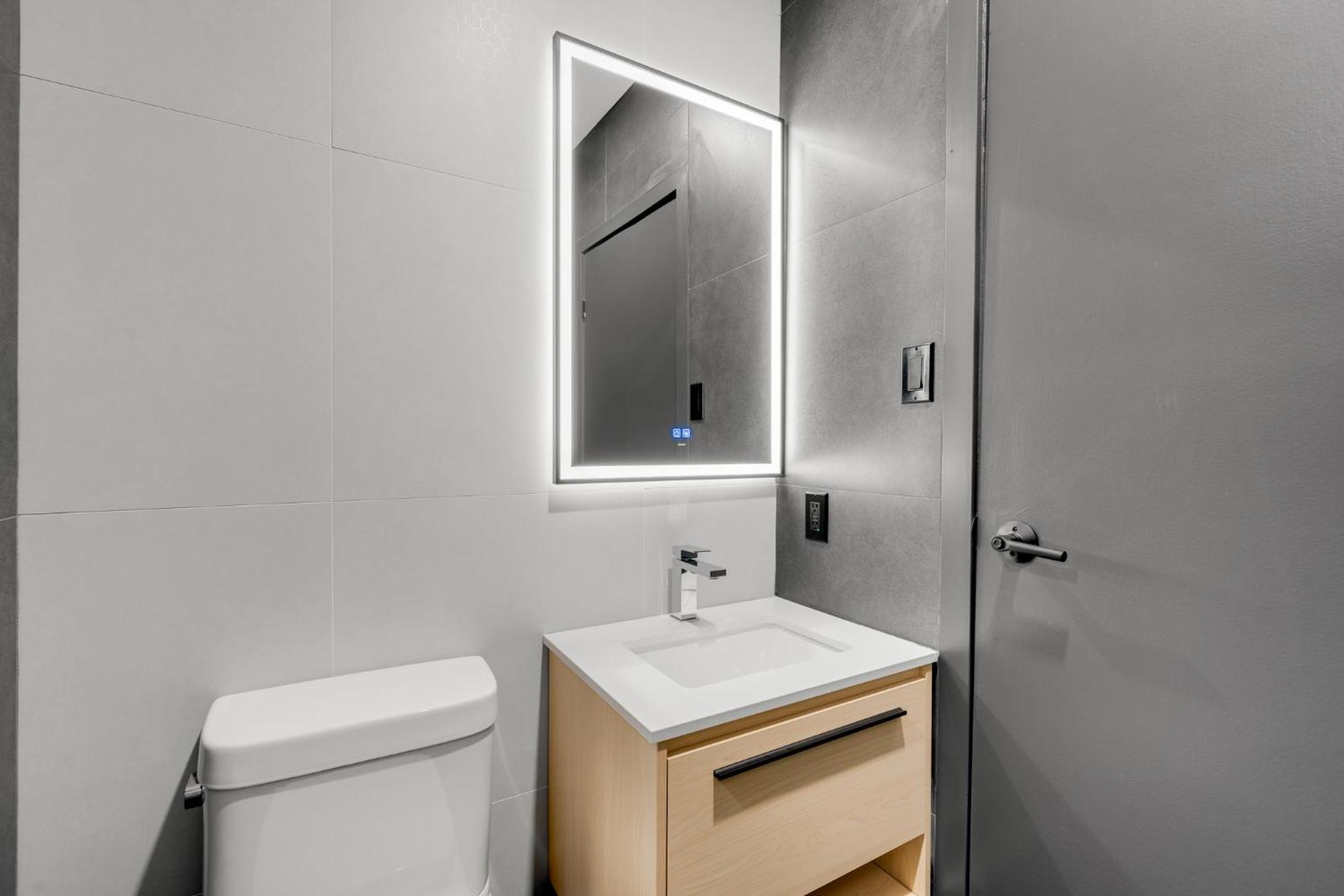 Lift Hotel Montréal Buitenkant foto